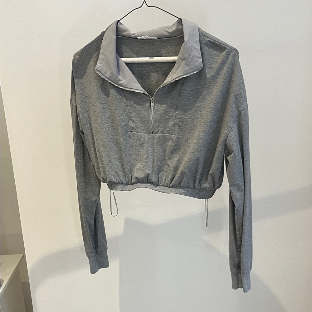 Superdown Gray Zip-Up Cropped Sweatshirt